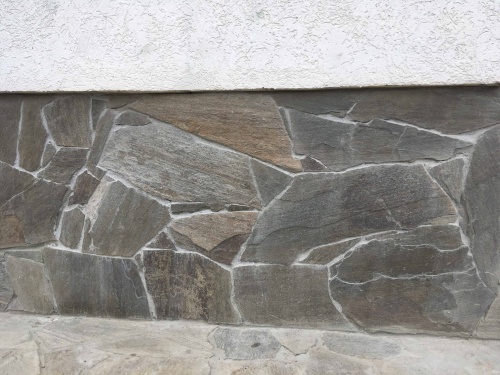 Плитняк златолит Уральский для цоколя, отмостки купить в Рязанской области