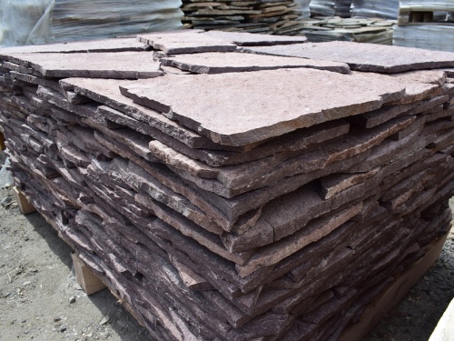 Плитняк лемезит бордовый для облицовки цоколя 20-25 мм  купить в Рязанской области