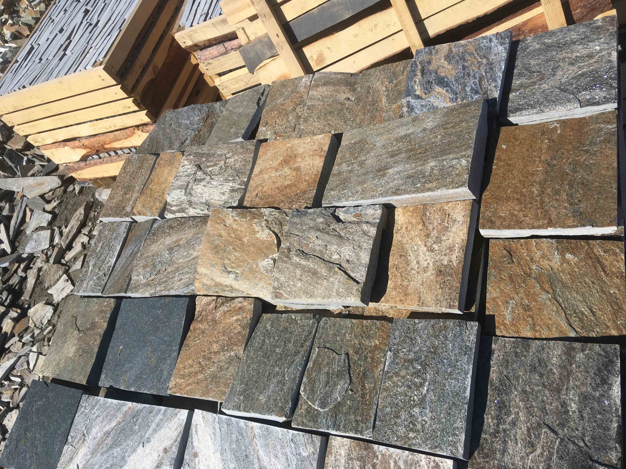 Плитка пилёная златолит Уральский для фасада купить в Рязанской области