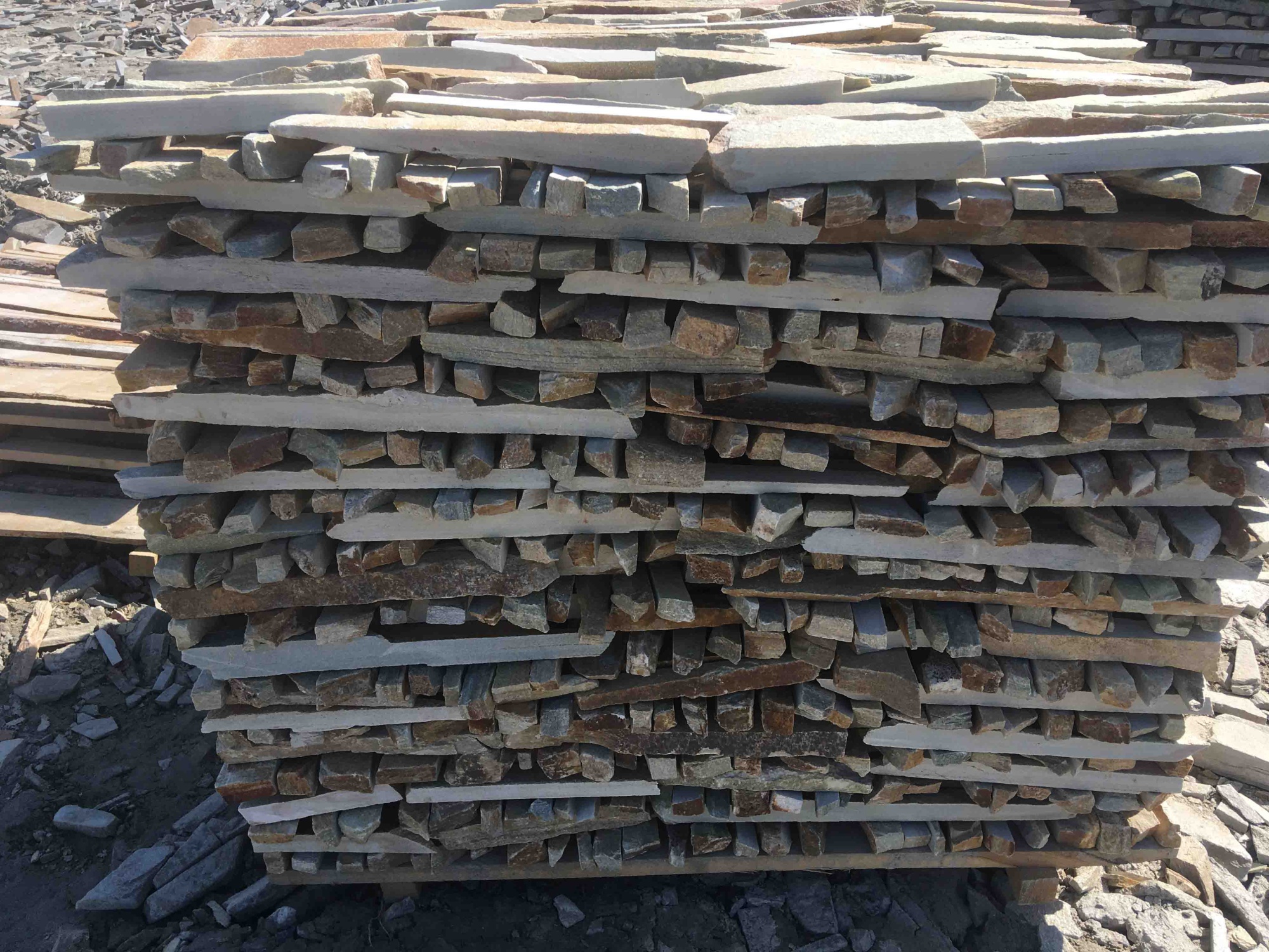 Горбушка златолит золотистый для облицовки купить в Рязанской области