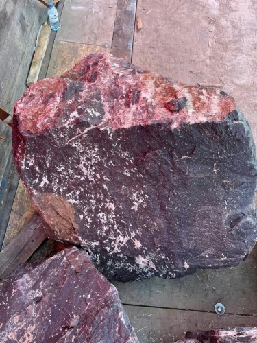 Камни для ландшафтного дизайна красно-фиолетовые 10-60 килограмм купить в Рязанской области