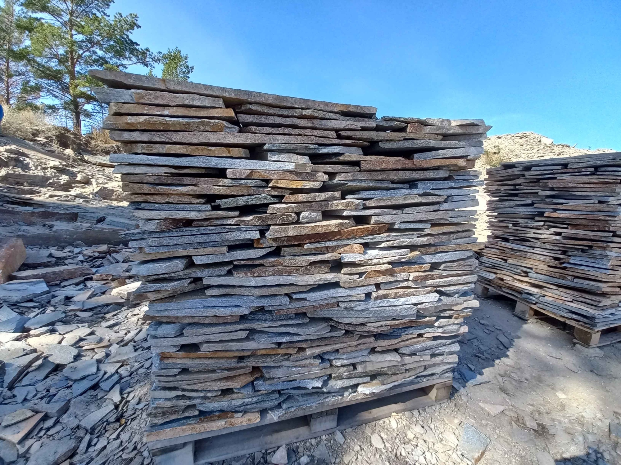 Плитняк златолит серебристый для фасада купить в Рязанской области