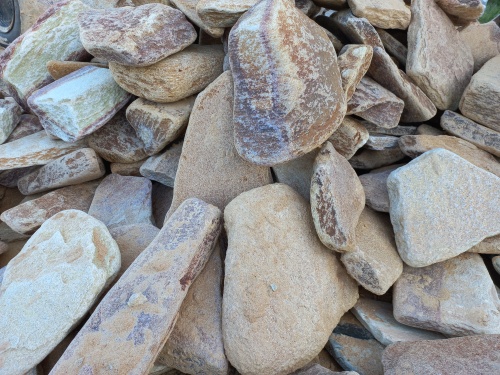 Златолит жёлтый, жёлто-зелёный глыбки и валуны для ланшафтного дизайна купить в Рязанской области