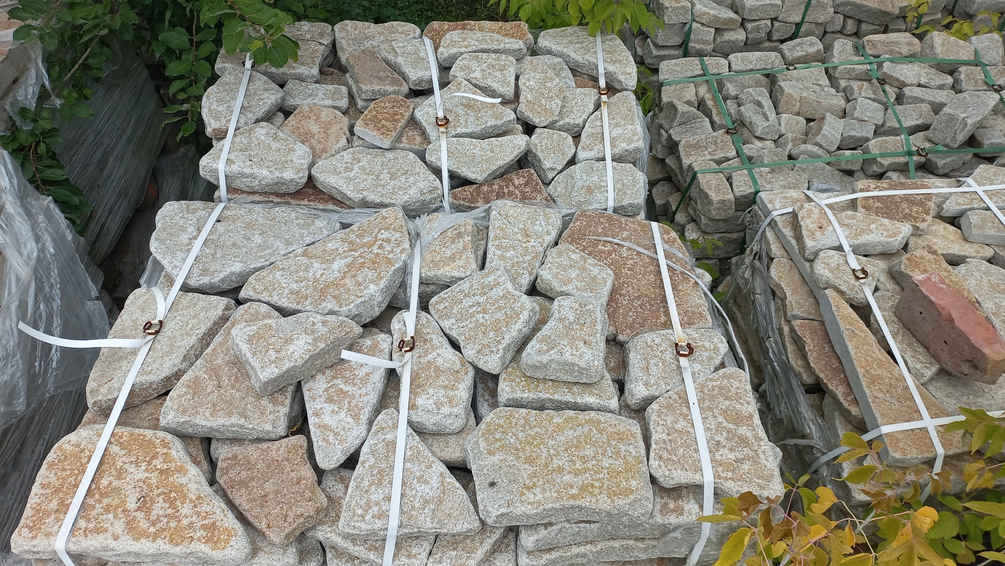 Гранитный плитняк галтованный для мощения купить в Рязанской области