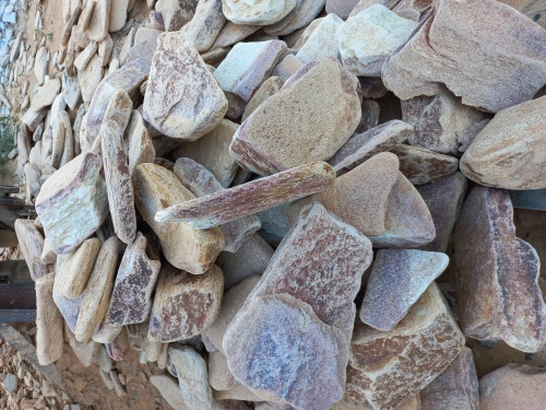 Златолит жёлтый, жёлто-зелёный глыбки и валуны для ланшафтного дизайна купить в Рязанской области