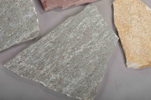 Плитняк златолит Уральский для цоколя, отмостки купить в Рязанской области