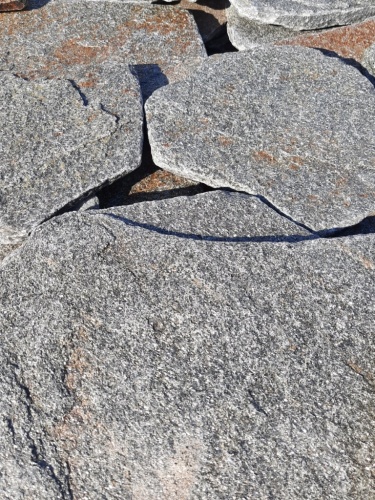 Златолит серебристый галтованный для лестниц купить в Рязанской области