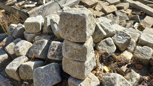 брусчатка-гранитная-колотая-галтованная