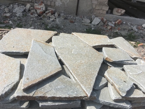 Златолит серебристый галтованный для лестниц купить в Рязанской области