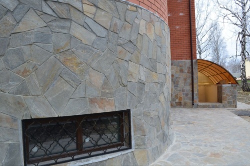 Плитняк златолит Уральский для цоколя, отмостки купить в Рязанской области